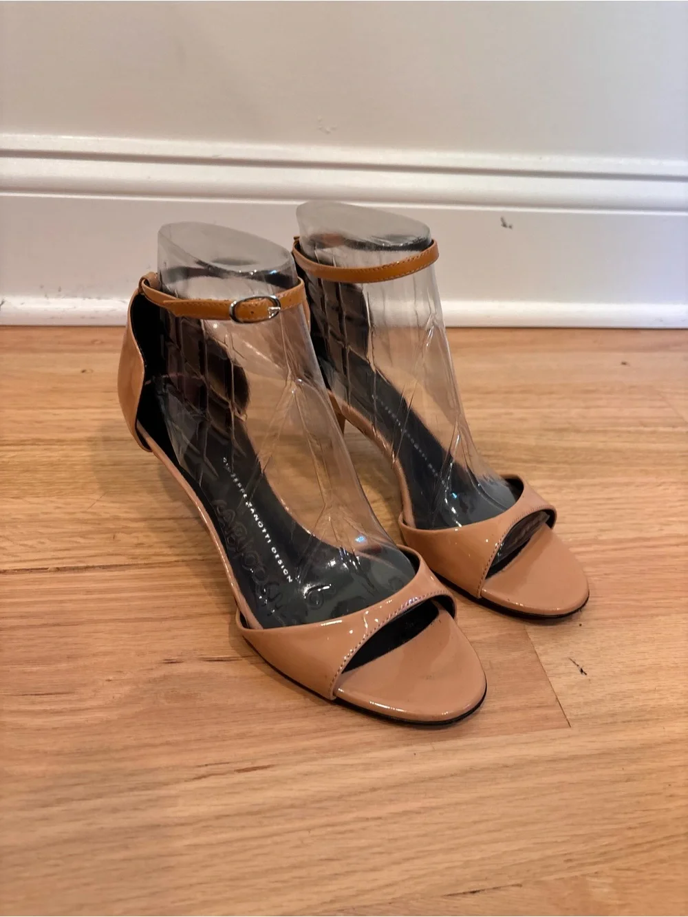 Giuseppe Zanotti tan patent leather sandals with kitten heel & ankle strap sz 37
